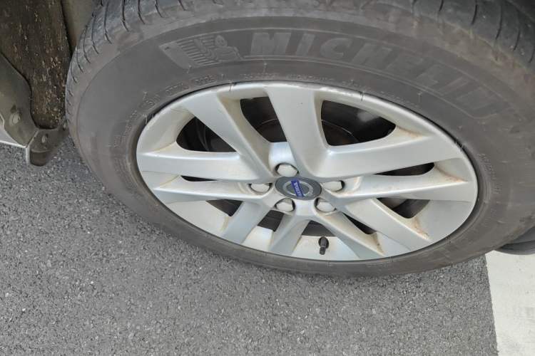 Used Volvo S60 2016 S60L T3 Smart Drive Edition Right Front Wheel Hub