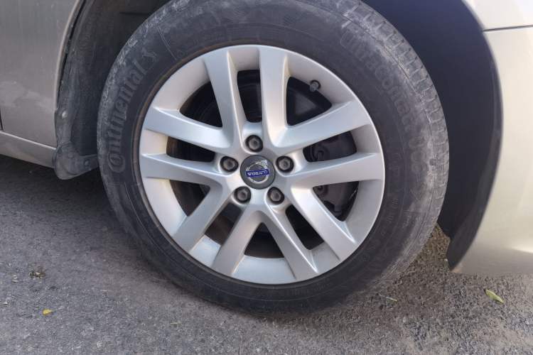 Used Volvo S60 2016 S60L T3 Smart Drive Edition Right Front Wheel Hub