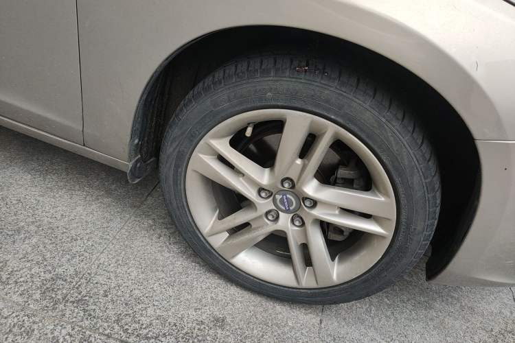 Used Volvo S60 2016 S60L T5 Intelligent Drive Edition Right Front Wheel Hub
