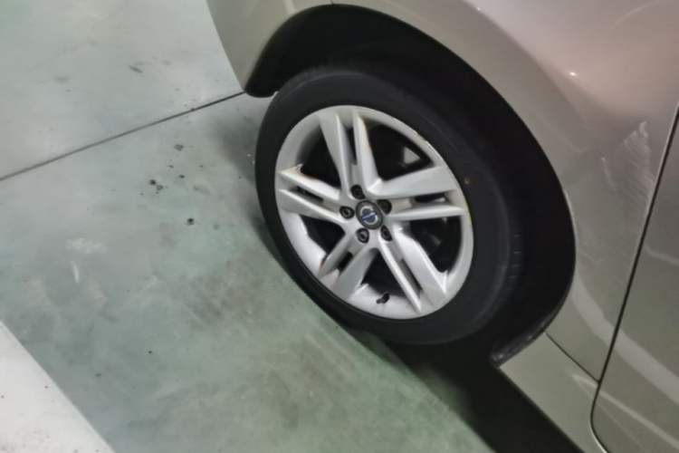 Used Volvo S60 2016 S60L T5 Intelligent Drive Edition Right Rear Wheel Hub