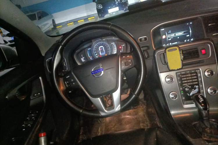 Used Volvo S60 2016 S60L T5 Intelligent Drive Edition Steering Wheel