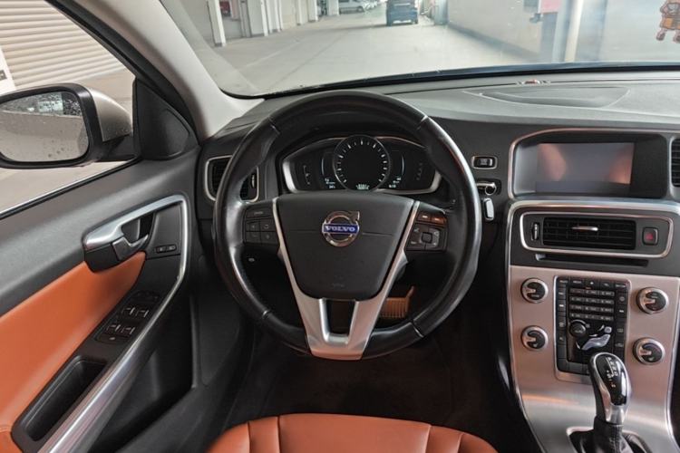 Used Volvo S60 2016 S60L T4 Zhiyuan Edition Steering Wheel