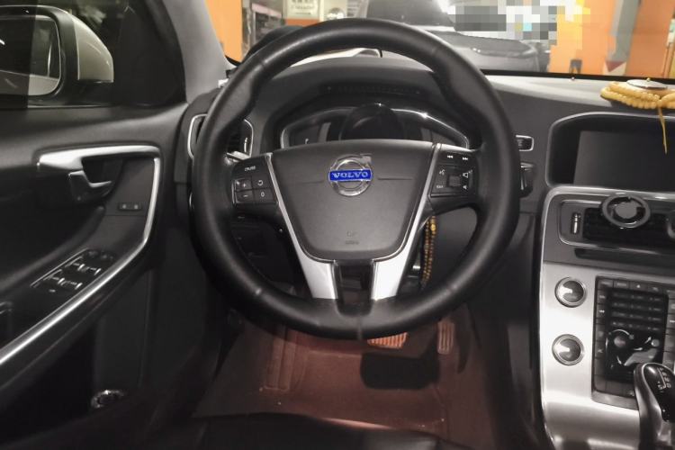 Used Volvo S60 2016 S60L T4 Zhiyuan Edition Steering Wheel