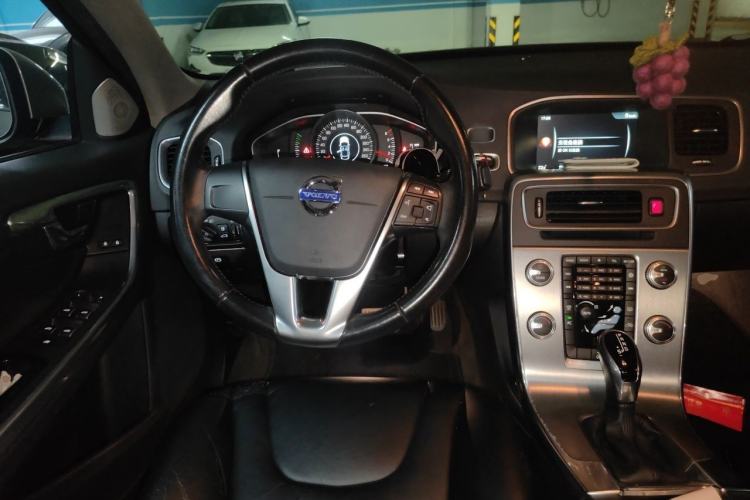 Used Volvo S60 2016 S60L T3 Smart Drive Edition Steering Wheel