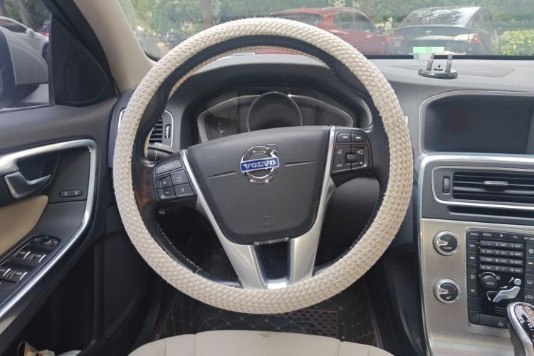 Used Volvo S60 2016 S60L T4 Zhiyuan Edition Steering Wheel