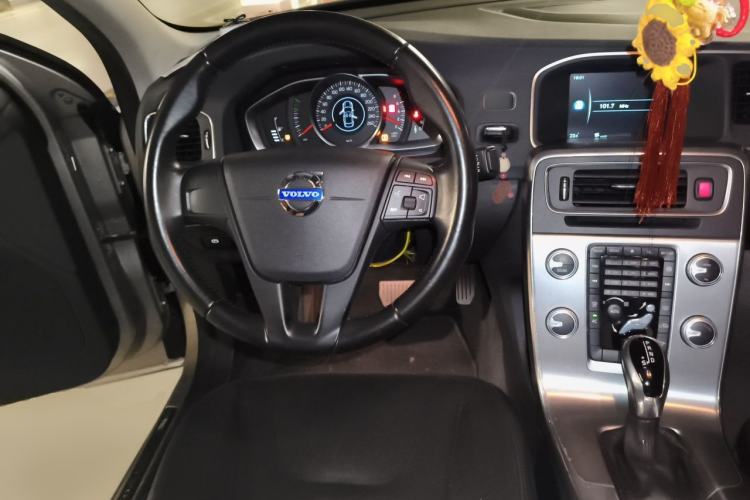 Used Volvo S60 2016 S60L T3 Smart Drive Edition Steering Wheel