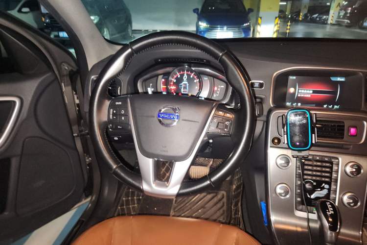 Used Volvo S60 2016 S60L T5 Intelligent Drive Edition Steering Wheel