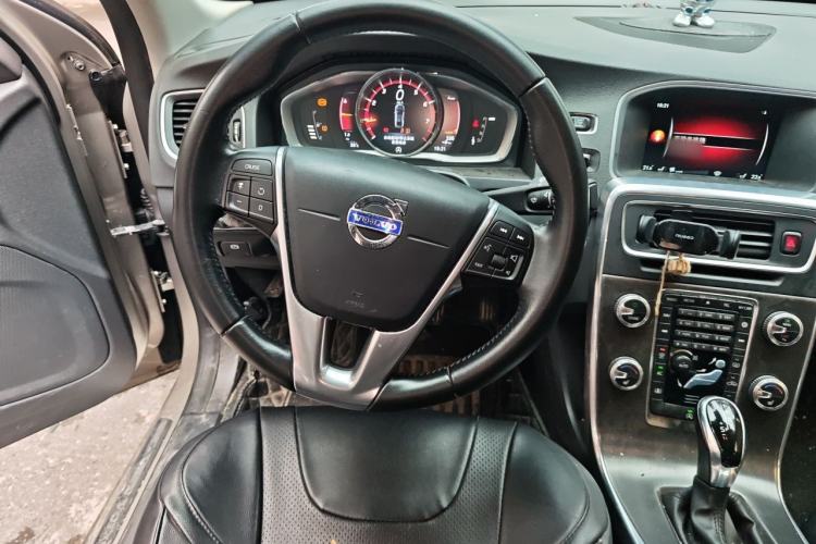Used Volvo S60 2016 S60L T5 Intelligent Drive Edition Steering Wheel