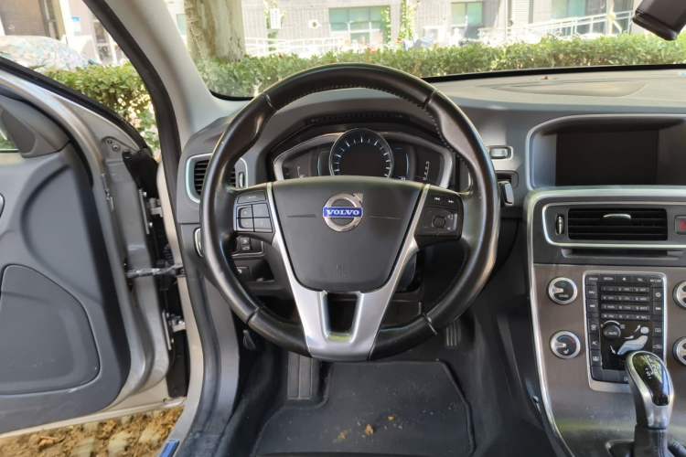Used Volvo S60 2016 S60L T5 Intelligent Drive Edition Steering Wheel