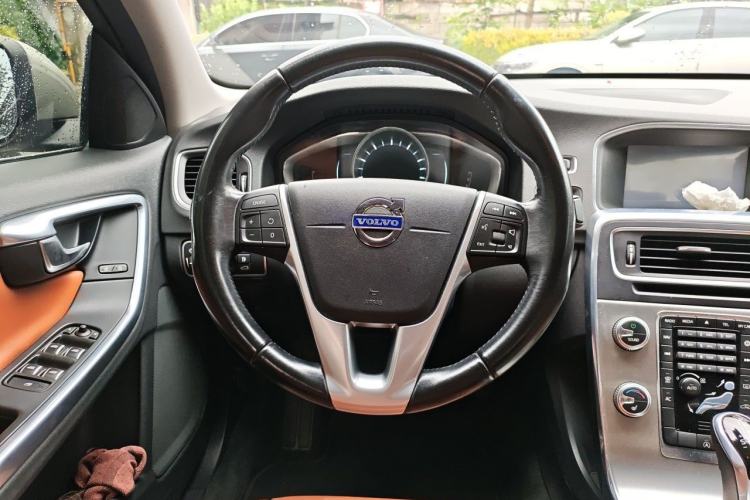 Used Volvo S60 2016 S60L T4 Zhiyuan Edition Steering Wheel