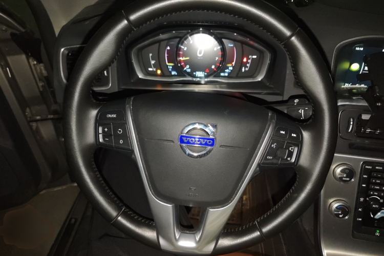 Used Volvo S60 2016 S60L T4 Zhiyuan Edition Steering Wheel