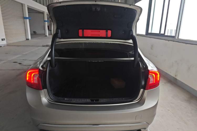 Used Volvo S60 2016 S60L T4 Zhiyuan Edition Trunk