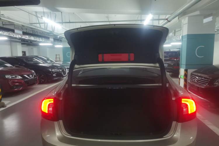 Used Volvo S60 2016 S60L T4 Zhiyuan Edition Trunk