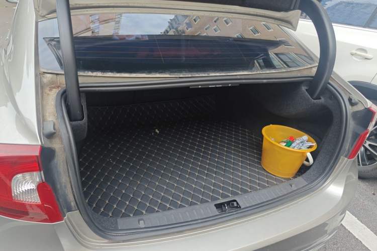 Used Volvo S60 2016 S60L T4 Zhiyuan Edition Trunk