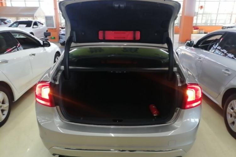 Used Volvo S60 2016 S60L T4 Zhiyuan Edition Trunk