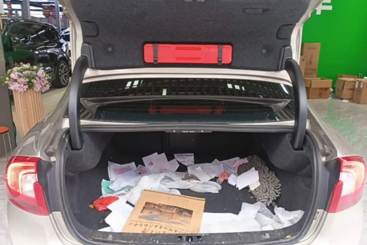 Used Volvo S60 2016 S60L T4 Zhiyuan Edition Trunk