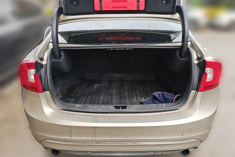 Used Volvo S60 2016 S60L T4 Zhiyuan Edition Trunk