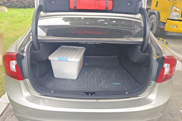 Used Volvo S60 2016 S60L T4 Zhiyuan Edition Trunk