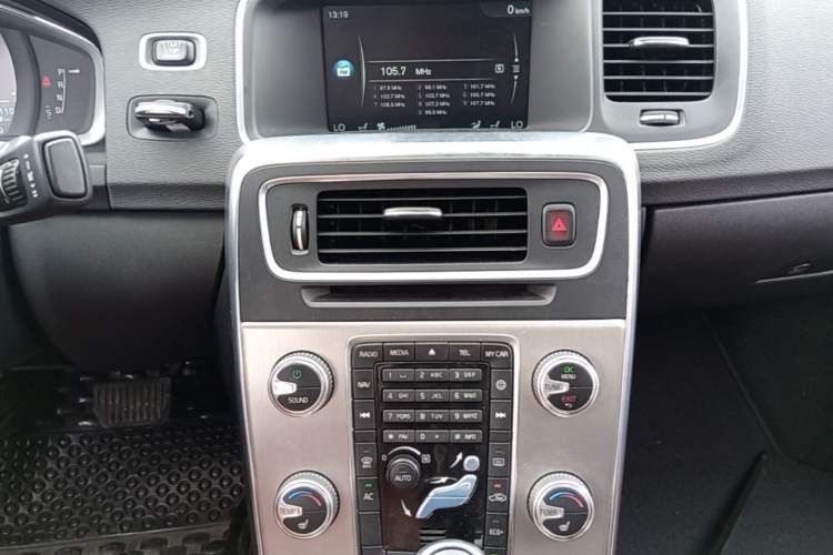 Used Volvo S60 2016 S60L T4 Zhiyuan Edition Audio And AC Panel