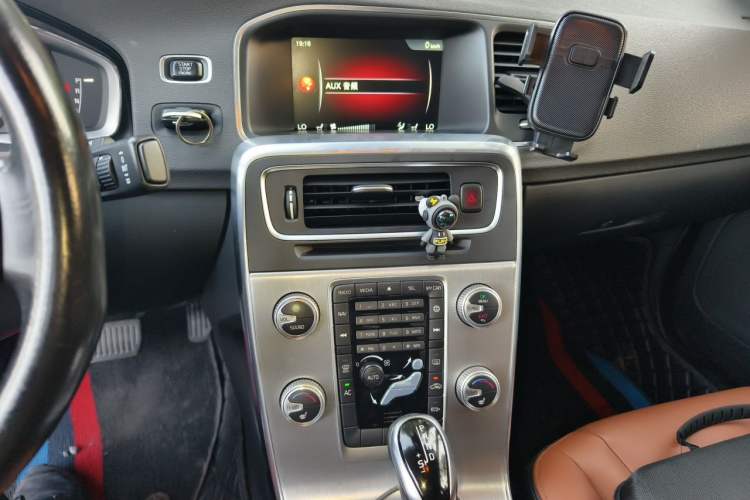 Used Volvo S60 2016 S60L T4 Zhiyuan Edition Audio And AC Panel
