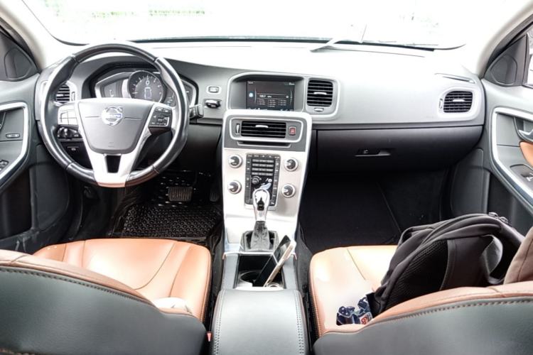 Used Volvo S60 2016 S60L T4 Zhiyuan Edition Center Console