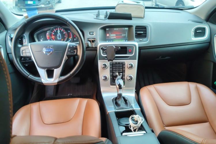 Used Volvo S60 2016 S60L T4 Zhiyuan Edition Center Console