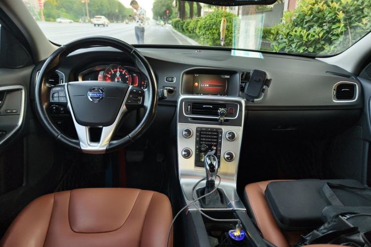 Used Volvo S60 2016 S60L T4 Zhiyuan Edition Center Console