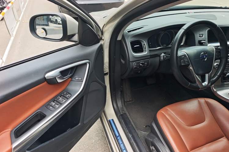 Used Volvo S60 2016 S60L T4 Zhiyuan Edition Driver Seat