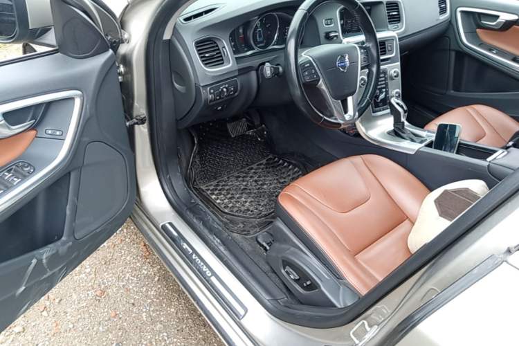Used Volvo S60 2016 S60L T4 Zhiyuan Edition Driver Seat