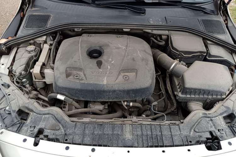 Used Volvo S60 2016 S60L T4 Zhiyuan Edition Engine Bay