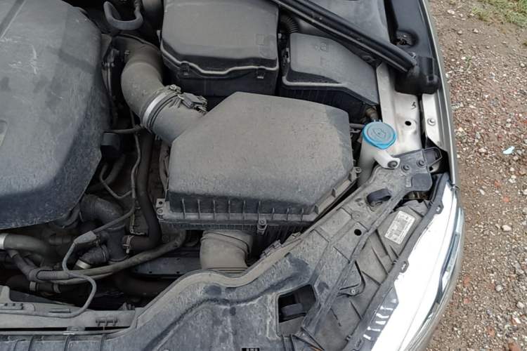Used Volvo S60 2016 S60L T4 Zhiyuan Edition Engine Bay Left