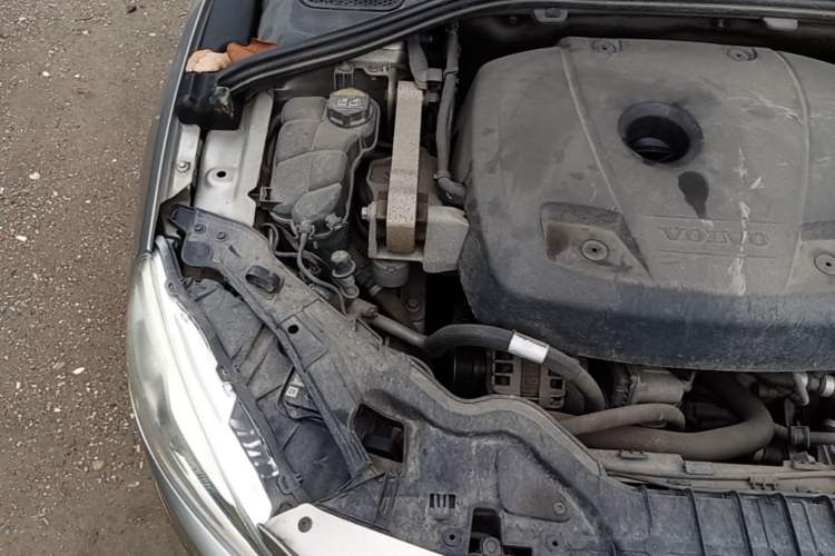 Used Volvo S60 2016 S60L T4 Zhiyuan Edition Engine Bay Right