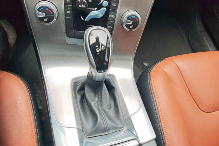 Used Volvo S60 2016 S60L T4 Zhiyuan Edition Gear Lever