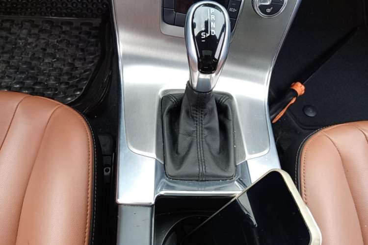 Used Volvo S60 2016 S60L T4 Zhiyuan Edition Gear Lever