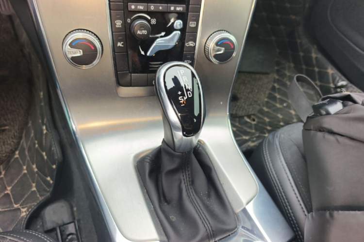 Used Volvo S60 2016 S60L T3 Smart Drive Edition Gear Lever