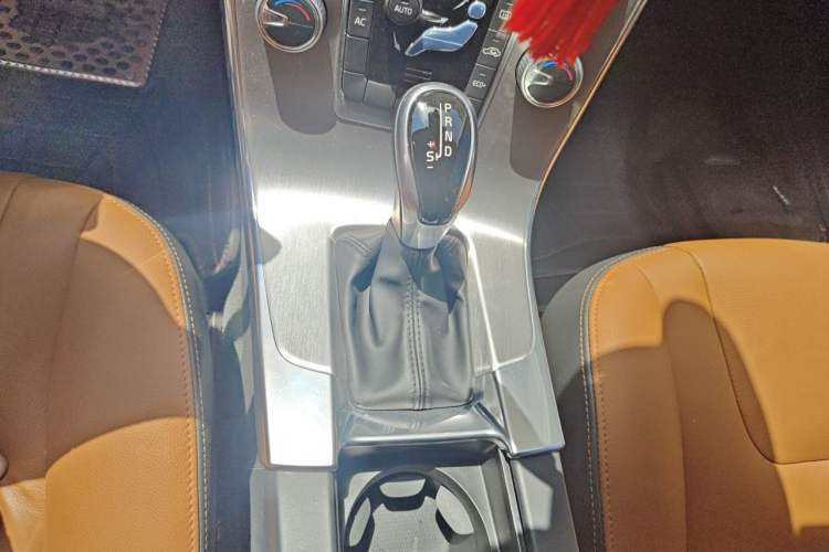Used Volvo S60 2016 S60L T3 Smart Drive Edition Gear Lever