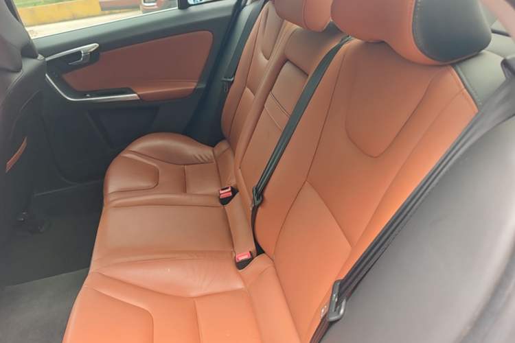 Used Volvo S60 2016 S60L T4 Zhiyuan Edition Left Rear Seat