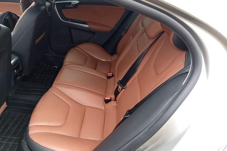 Used Volvo S60 2016 S60L T4 Zhiyuan Edition Left Rear Seat
