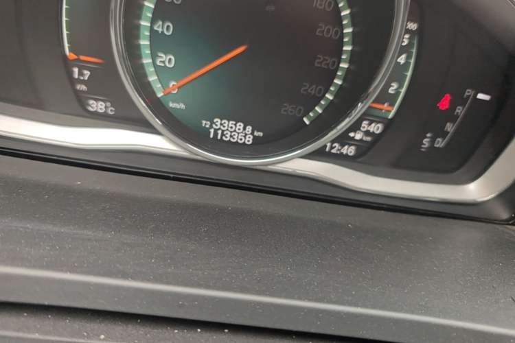 Used Volvo S60 2016 S60L T4 Zhiyuan Edition Odometer Close Up
