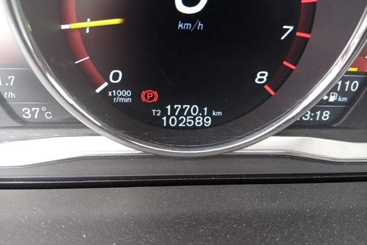 Used Volvo S60 2016 S60L T4 Zhiyuan Edition Odometer Close Up