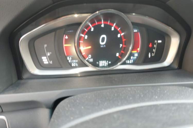 Used Volvo S60 2016 S60L T4 Zhiyuan Edition Odometer Close Up