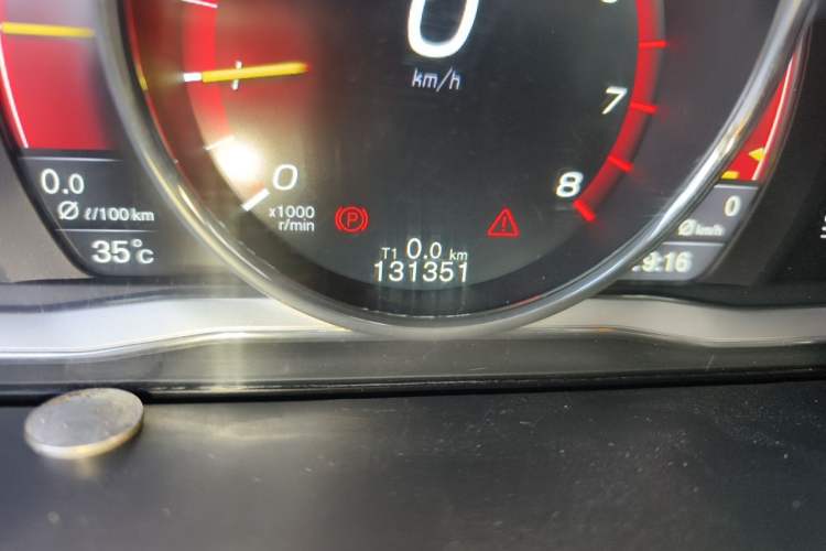 Used Volvo S60 2016 S60L T4 Zhiyuan Edition Odometer Close Up