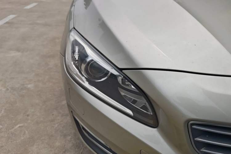 Used Volvo S60 2016 S60L T4 Zhiyuan Edition Right Front Headlight