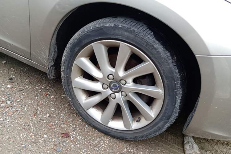 Used Volvo S60 2016 S60L T4 Zhiyuan Edition Right Front Wheel Hub