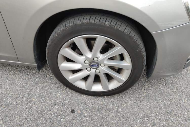 Used Volvo S60 2016 S60L T4 Zhiyuan Edition Right Front Wheel Hub
