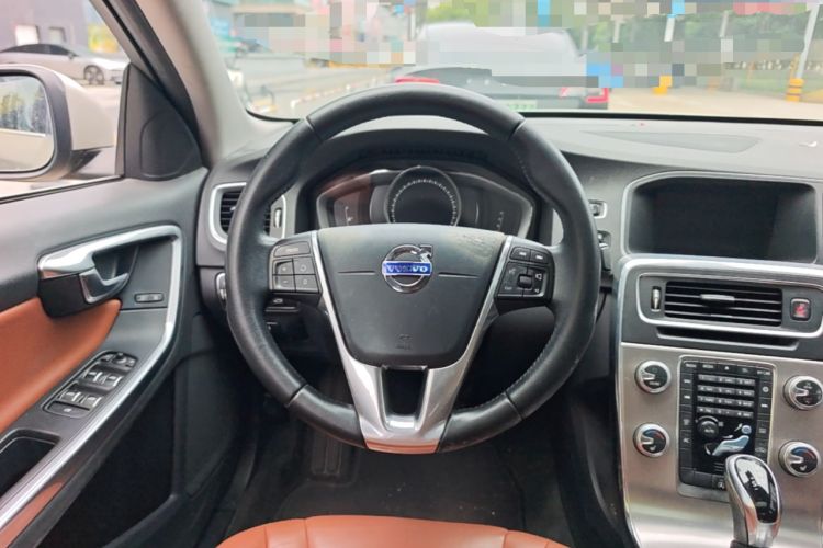 Used Volvo S60 2016 S60L T4 Zhiyuan Edition Steering Wheel