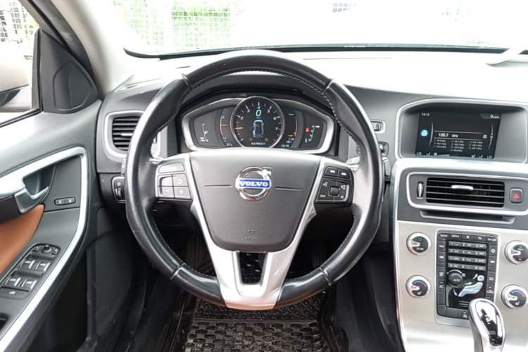 Used Volvo S60 2016 S60L T4 Zhiyuan Edition Steering Wheel