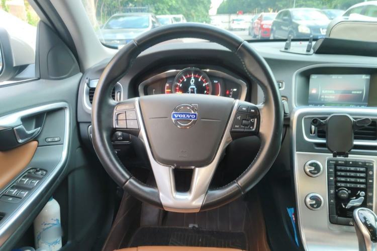 Used Volvo S60 2016 S60L T4 Zhiyuan Edition Steering Wheel