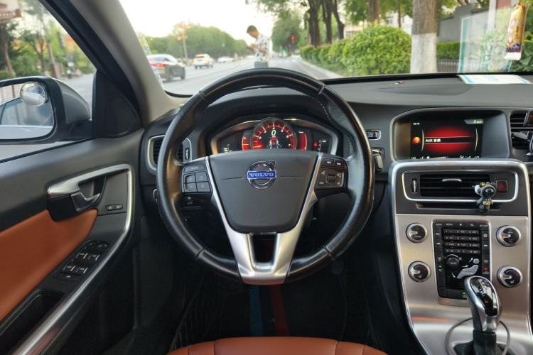 Used Volvo S60 2016 S60L T4 Zhiyuan Edition Steering Wheel