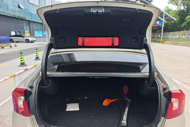 Used Volvo S60 2016 S60L T4 Zhiyuan Edition Trunk